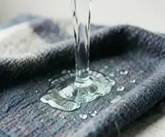クリスタル水流がウールへ落下